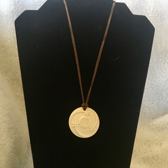 Jewelry - 🆕 Glazed Ceramic Medallion necklace